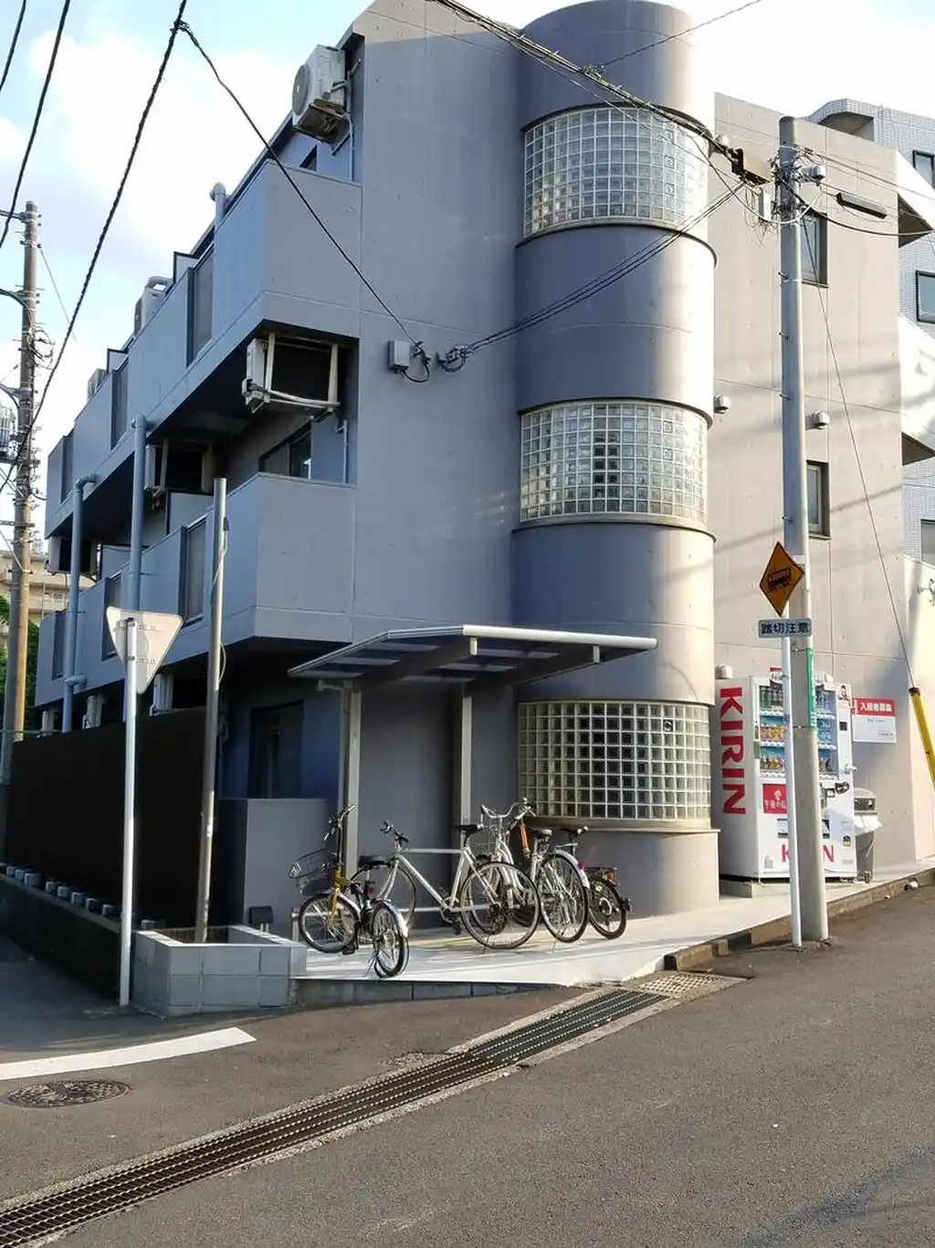サム・バレー 外観