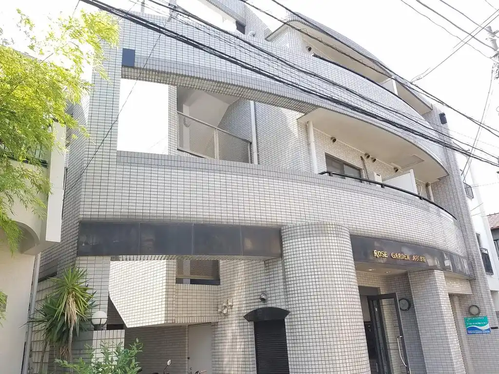 ROSE GARDEN A81番館 外観