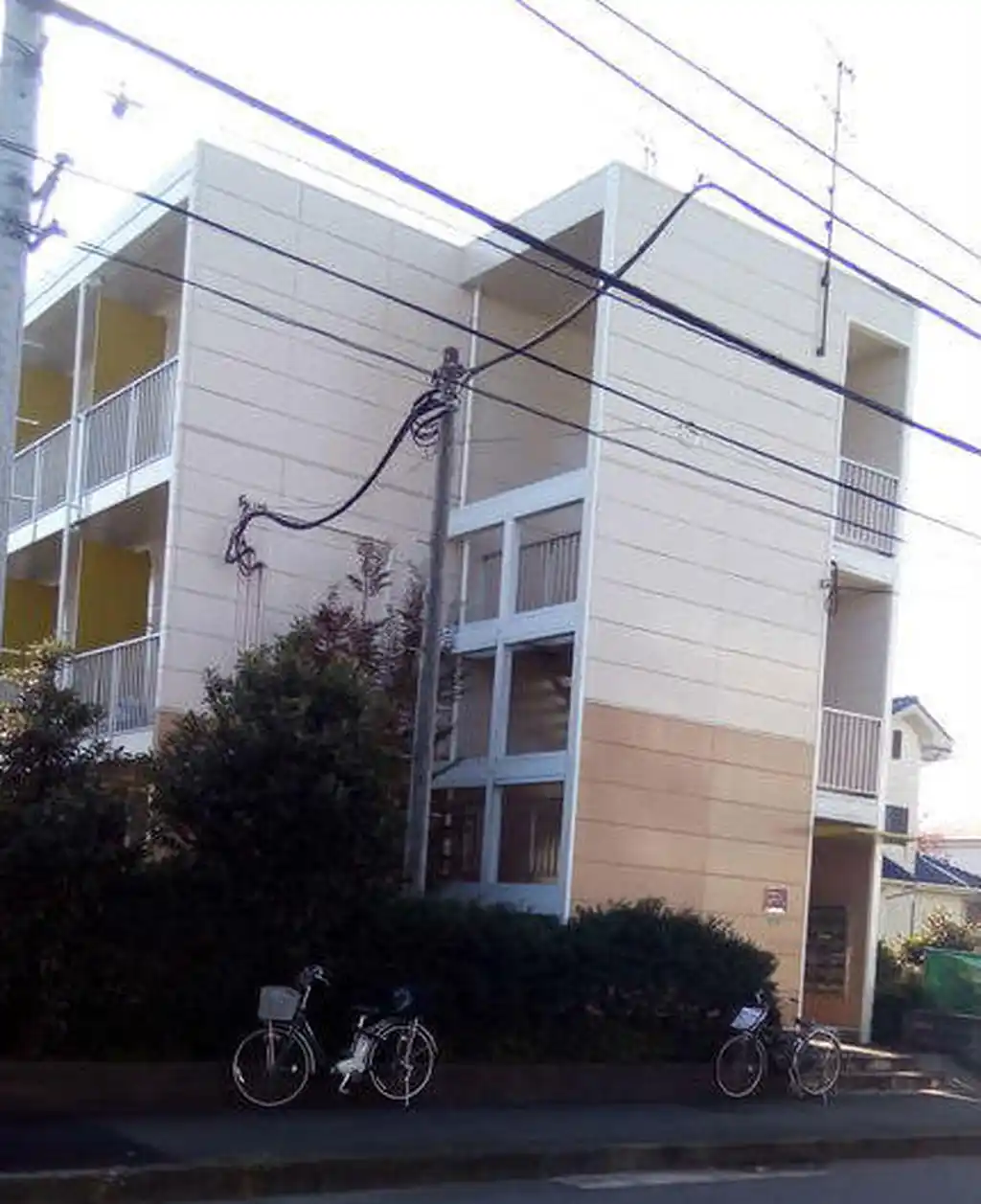 レオパレスアネーロ 外観