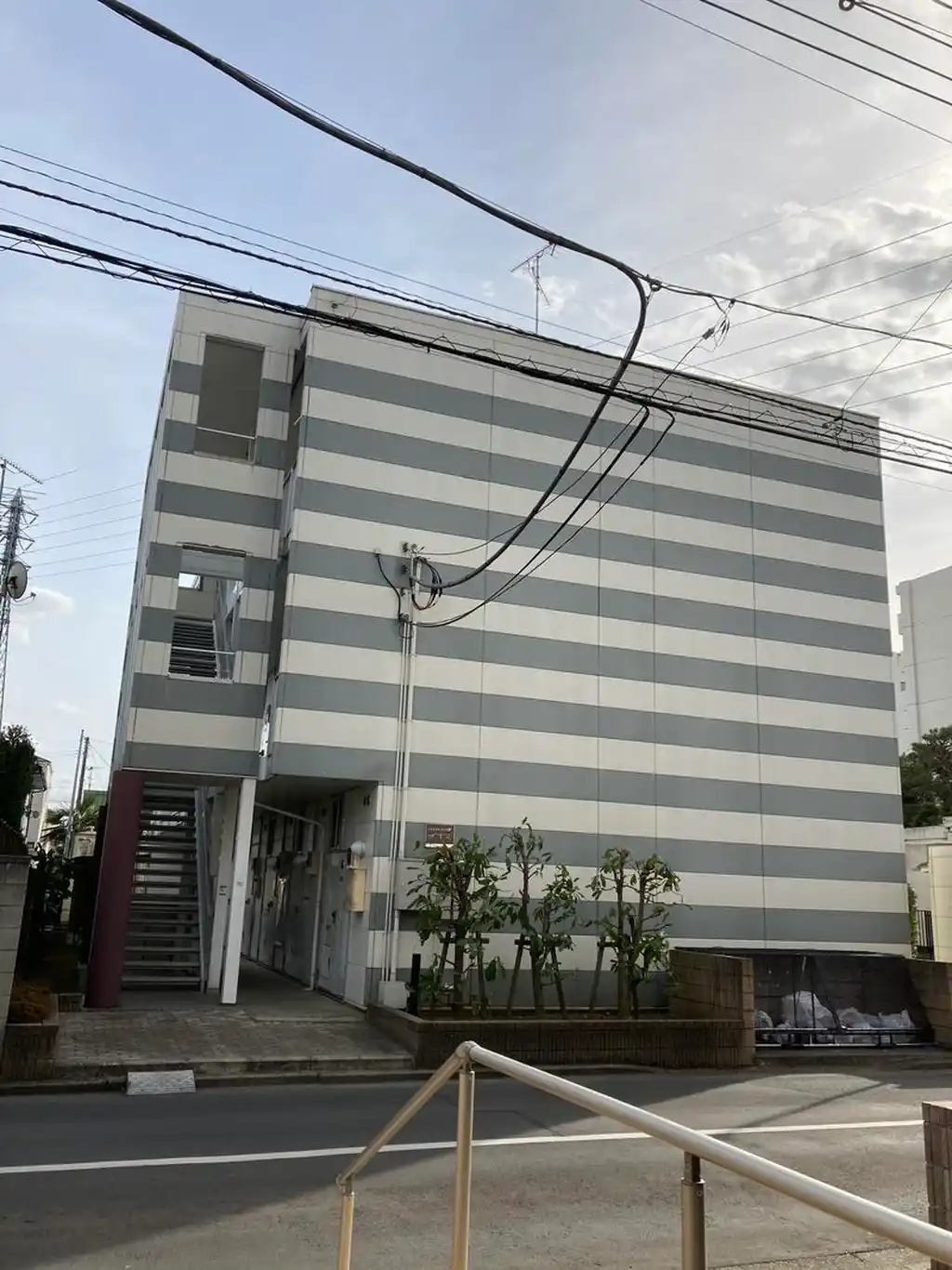 レオパレススリーウッド 外観