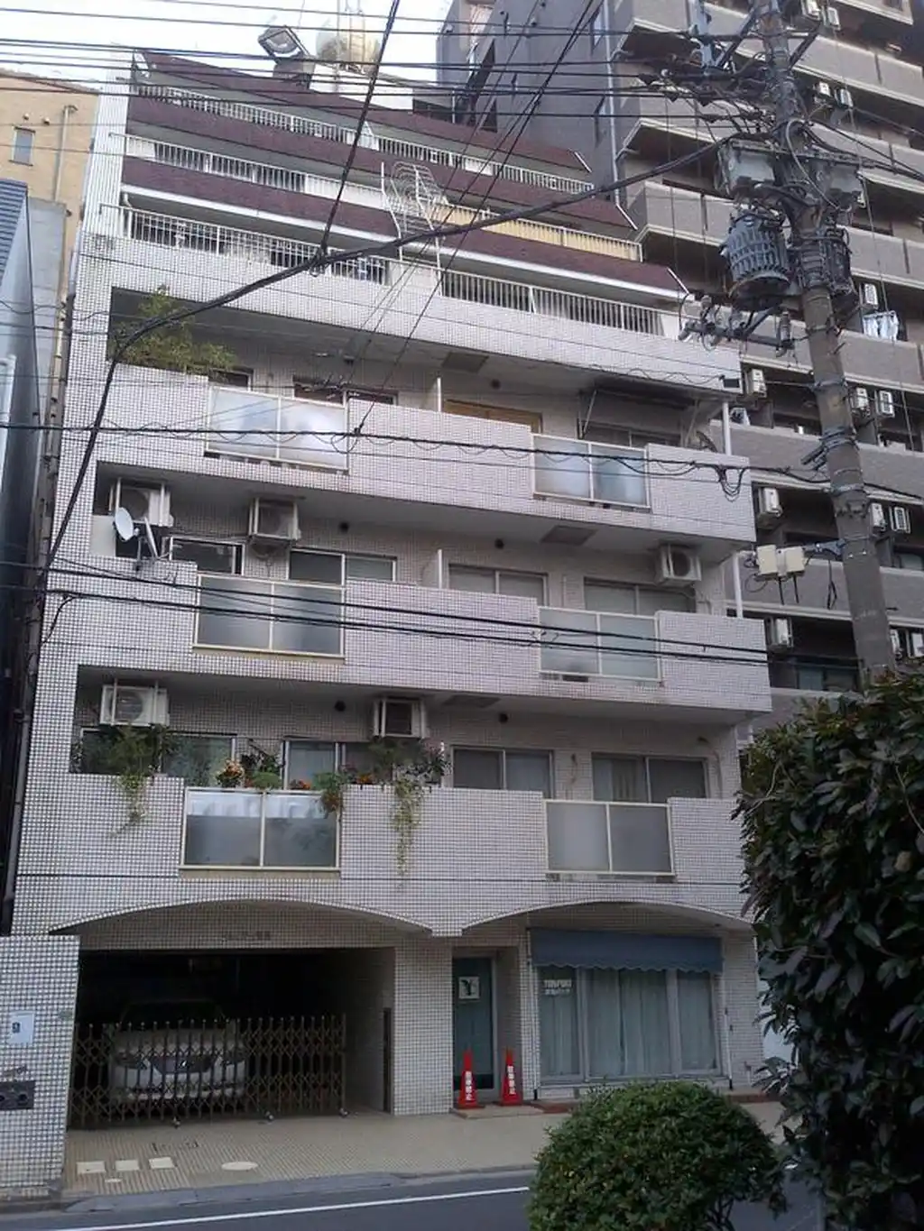 セレニティ湯島 外観