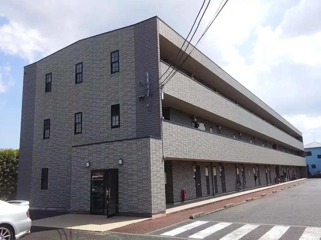 アンプルール フェール 長坂 外観