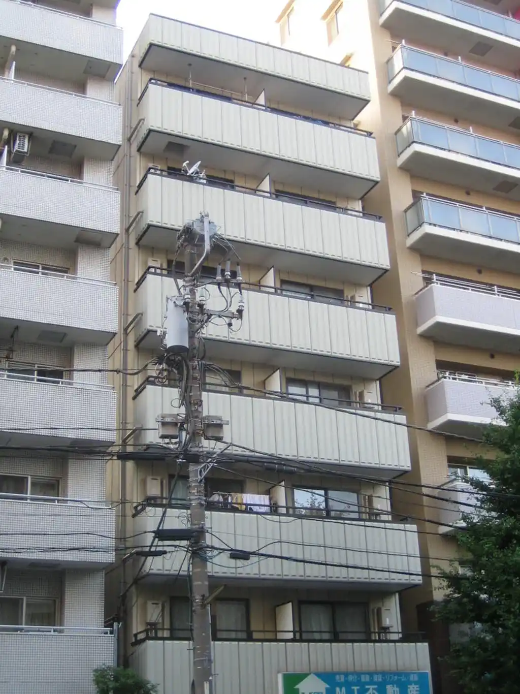 メゾンロアジス 外観