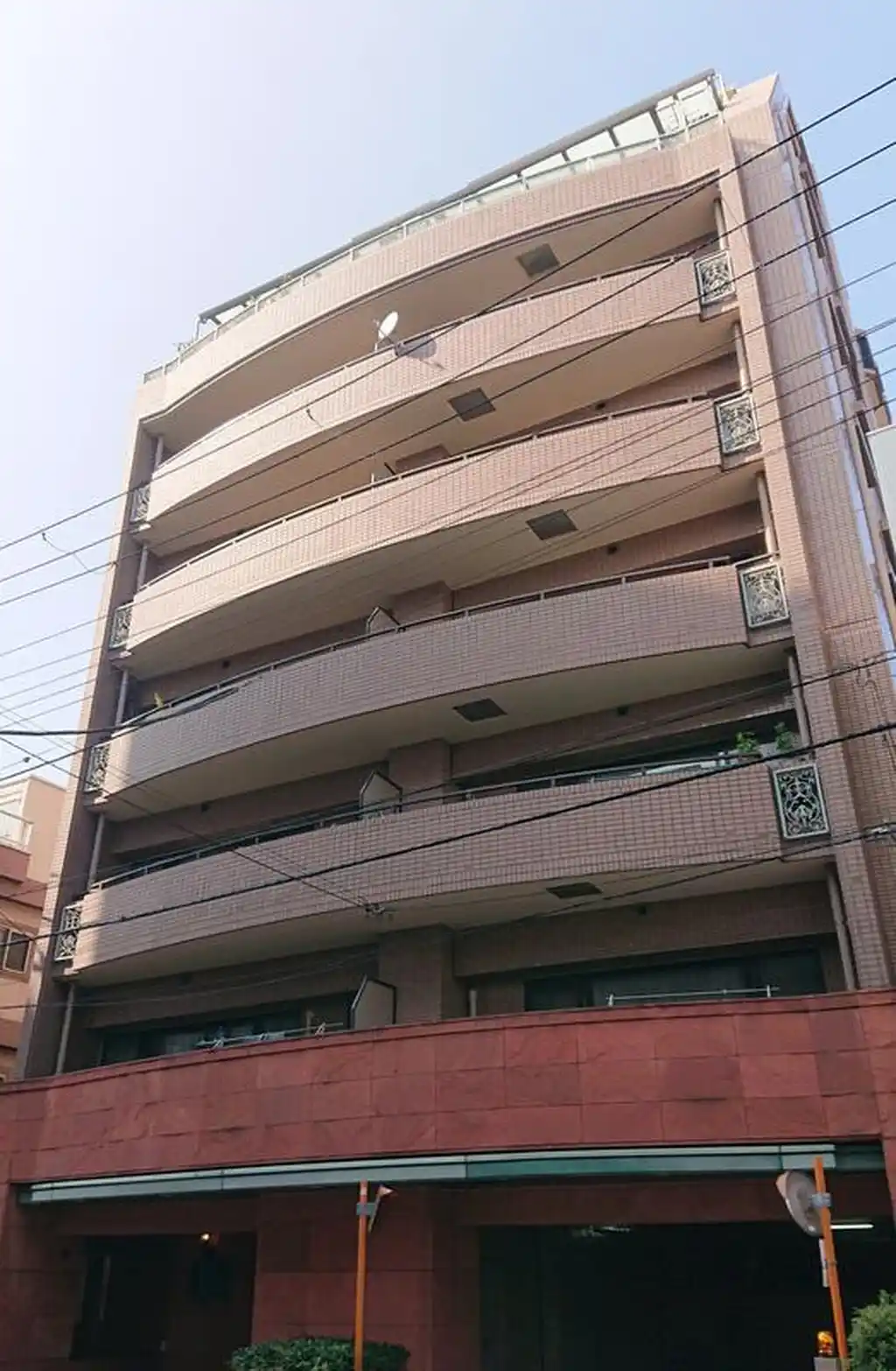ワコーレロイヤル根岸 外観