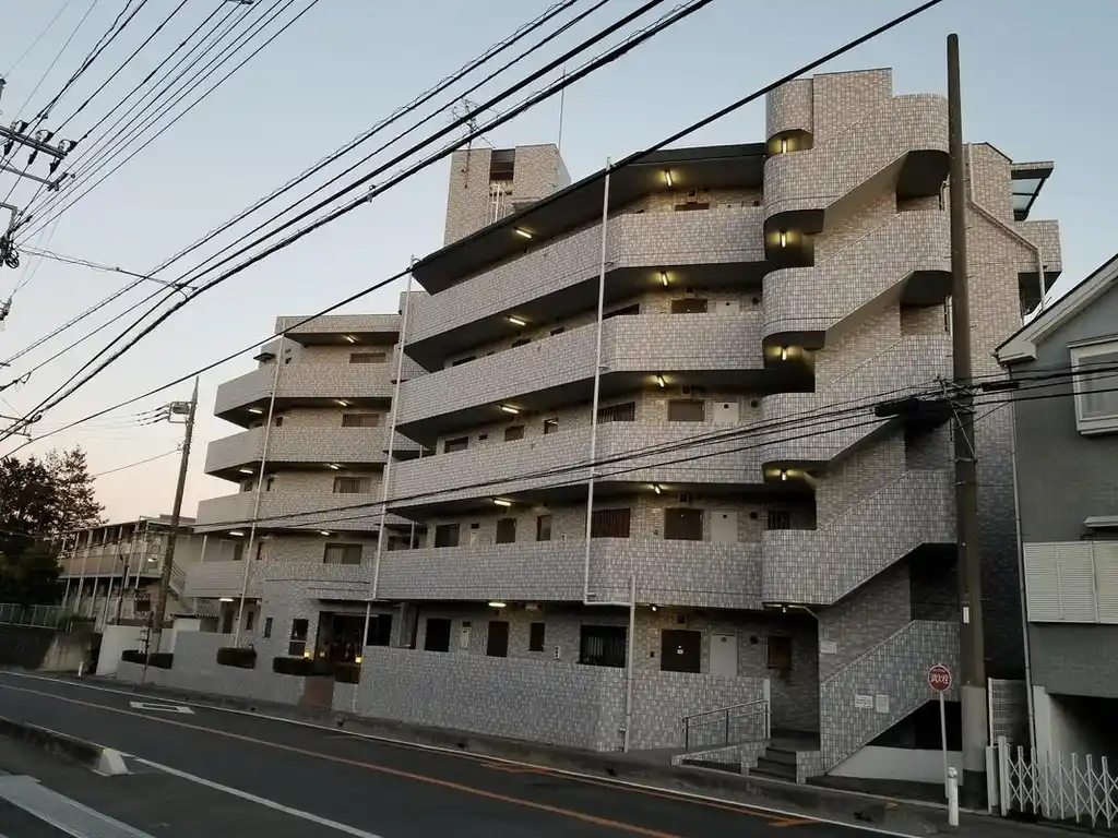 センチュリー稲荷山公園 外観