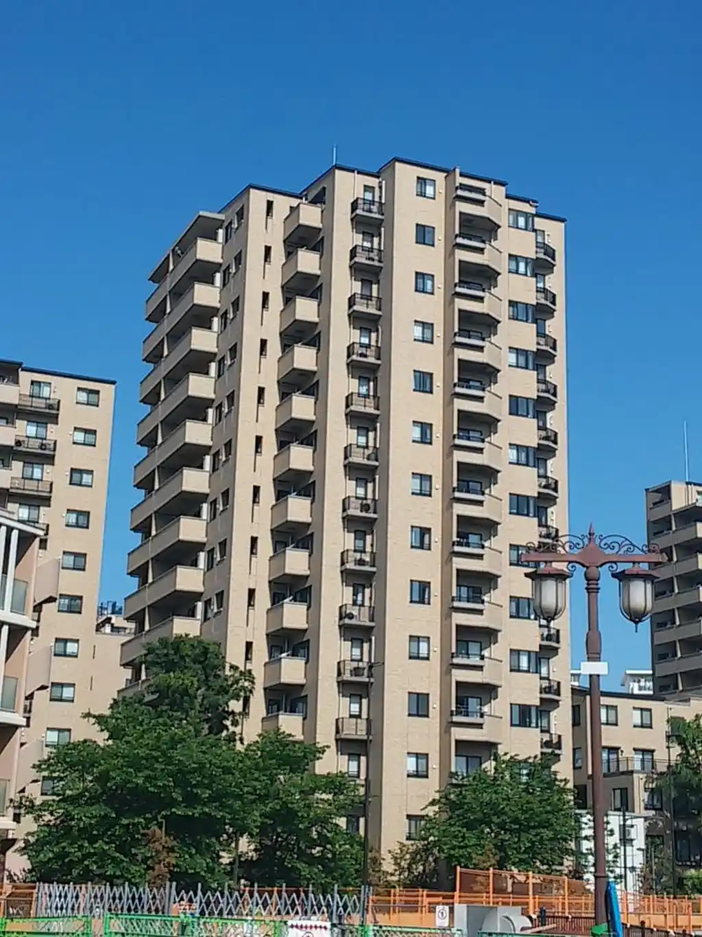 アトラス国領ガーデンタワー B棟 外観
