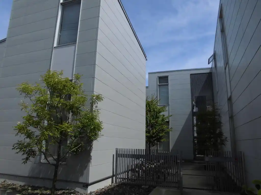 APARTMENTS F2 外観