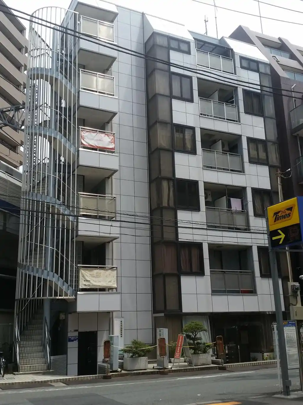 アトラクティヴオマタ 外観