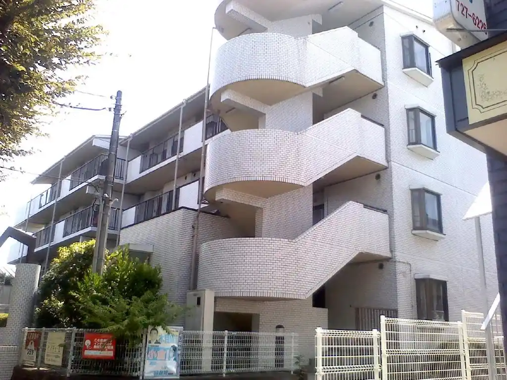 ウィスタリア南成瀬 外観