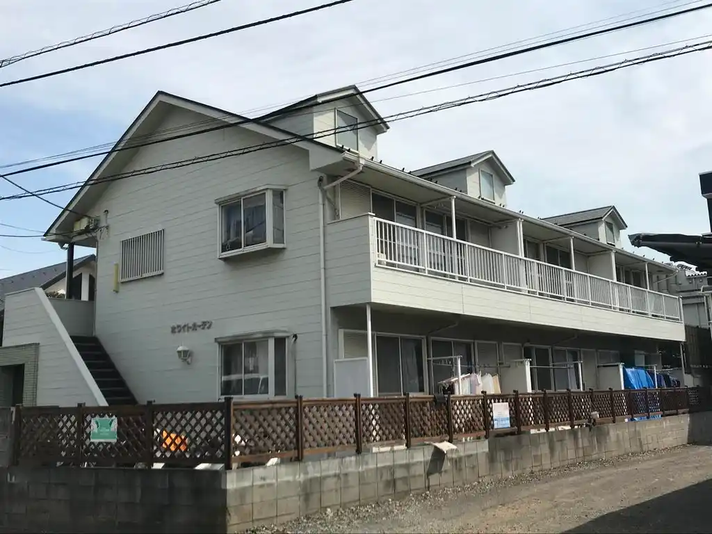 ホワイトガーデン 外観