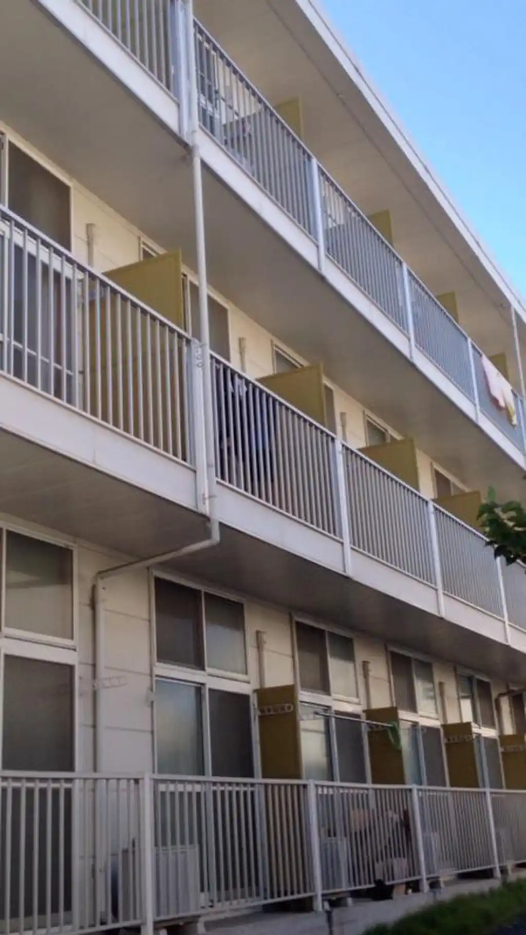 レオパレス小茂根 外観