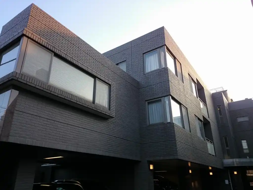THENAAK 外観