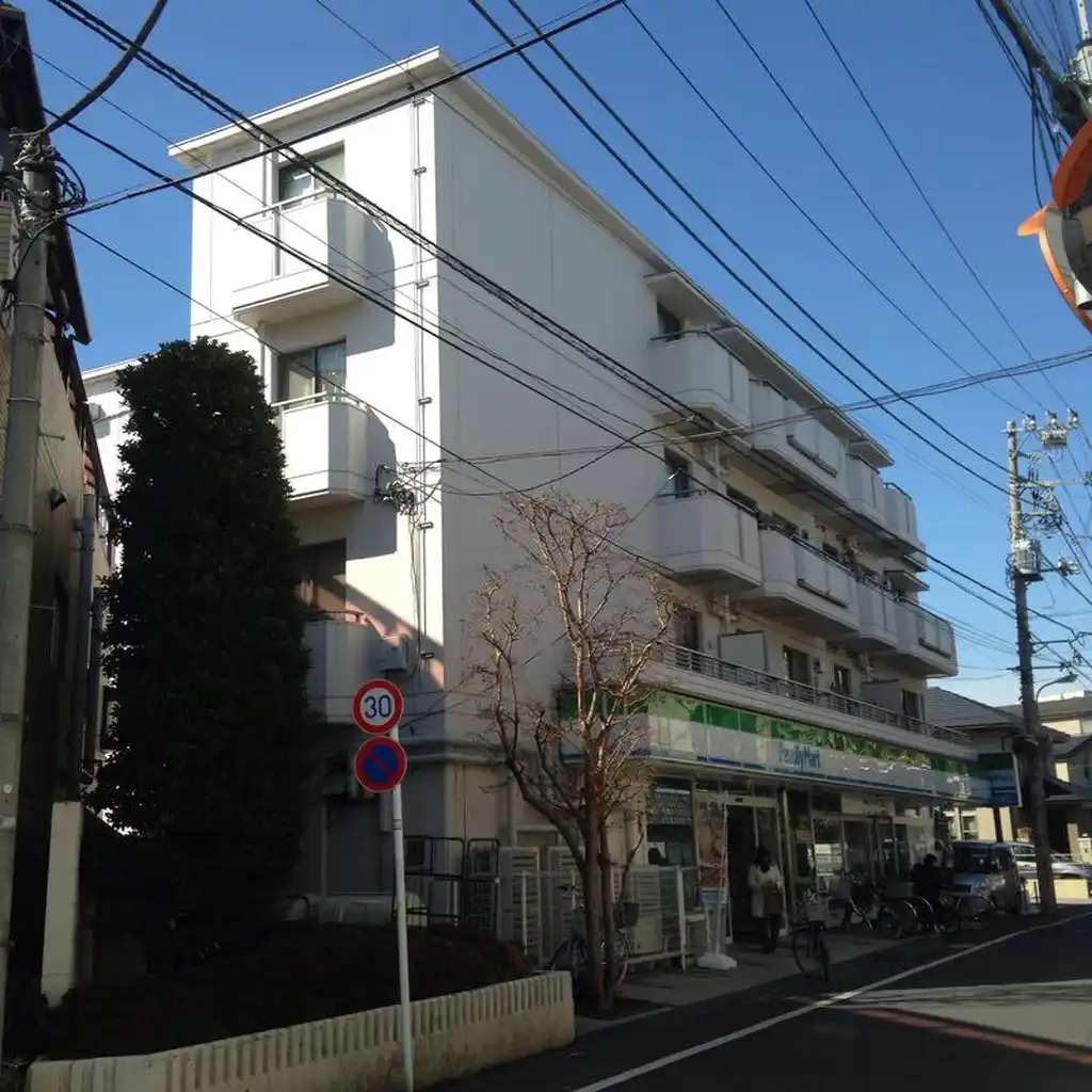 エイティーフォーはまだ山 外観