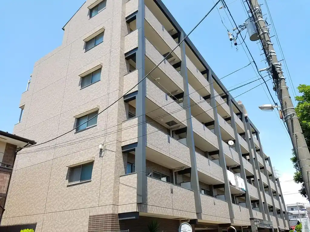 エムズ・ナセール 外観