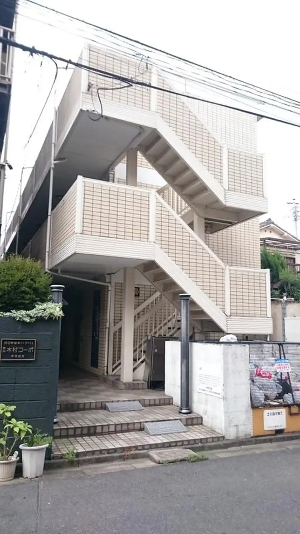 レオパレス相川マンション 外観