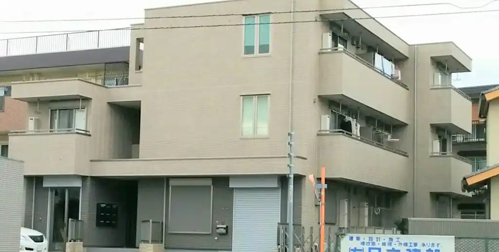 シャルマンハウスアダチ 外観