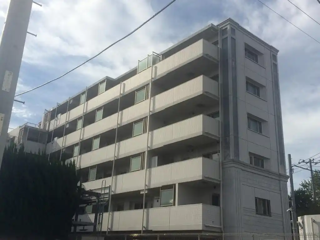 ロワール大倉山 外観