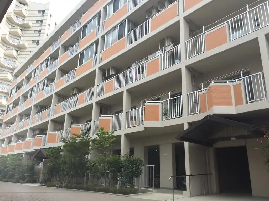 多摩ニュータウン ベルコリーヌ南大沢5-6街区4号棟 外観
