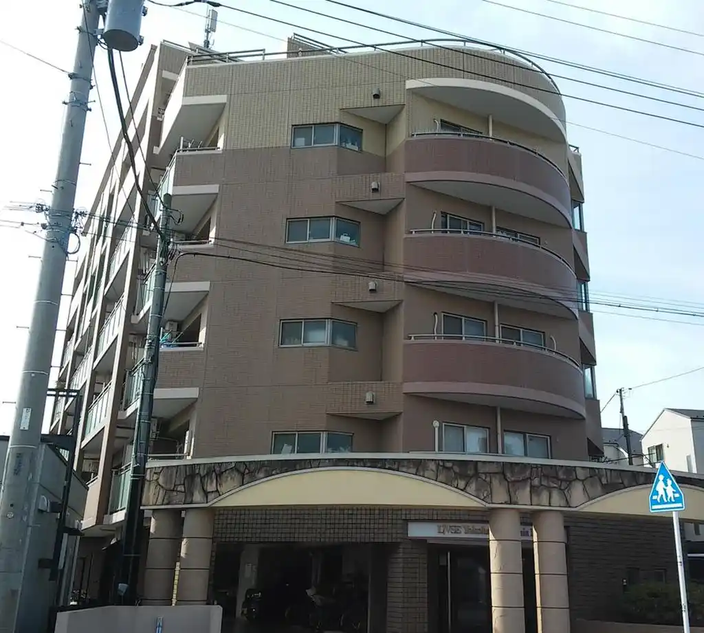 リブゼ横浜カルミアパレス 外観