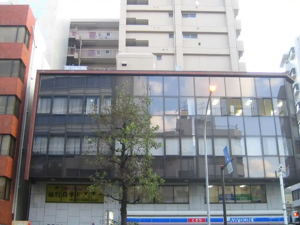 新港ビル 外観