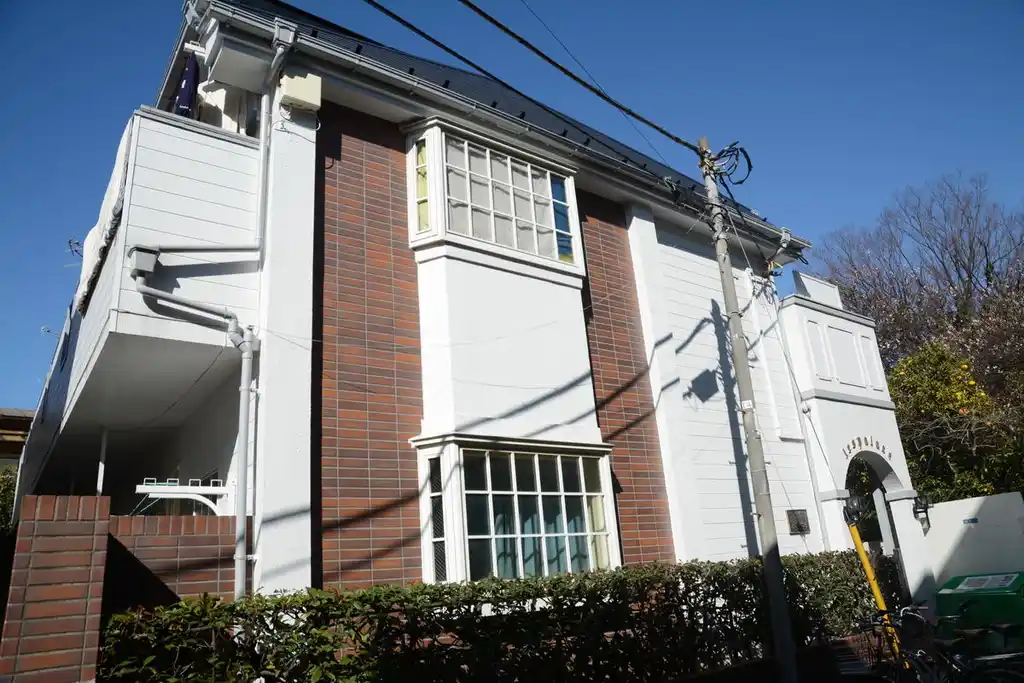 レオパレスライフホームズ 外観