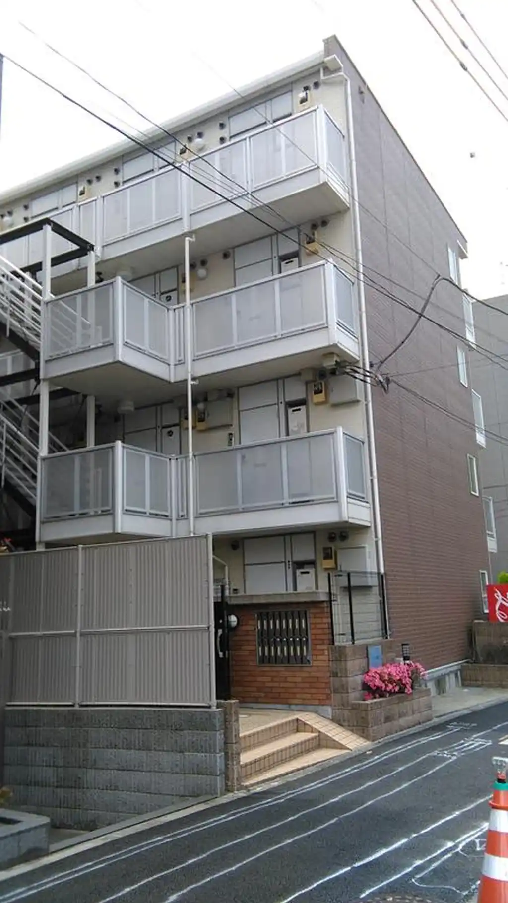 レオパレスワイズ溝口 外観