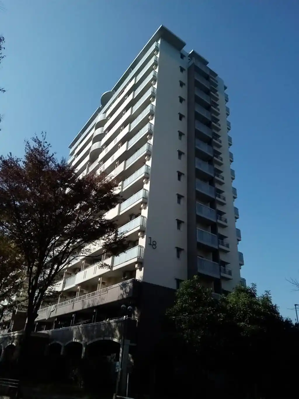 UR都市機構芦花公園団地18号棟 外観