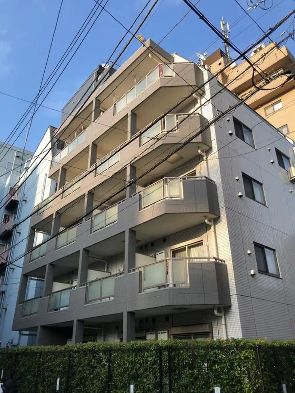 シュプリーム 外観
