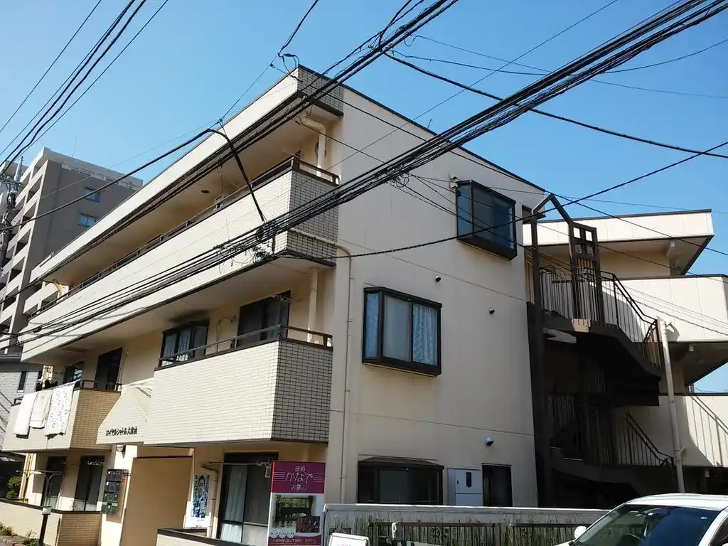 ロイヤルシャトル大倉山 外観