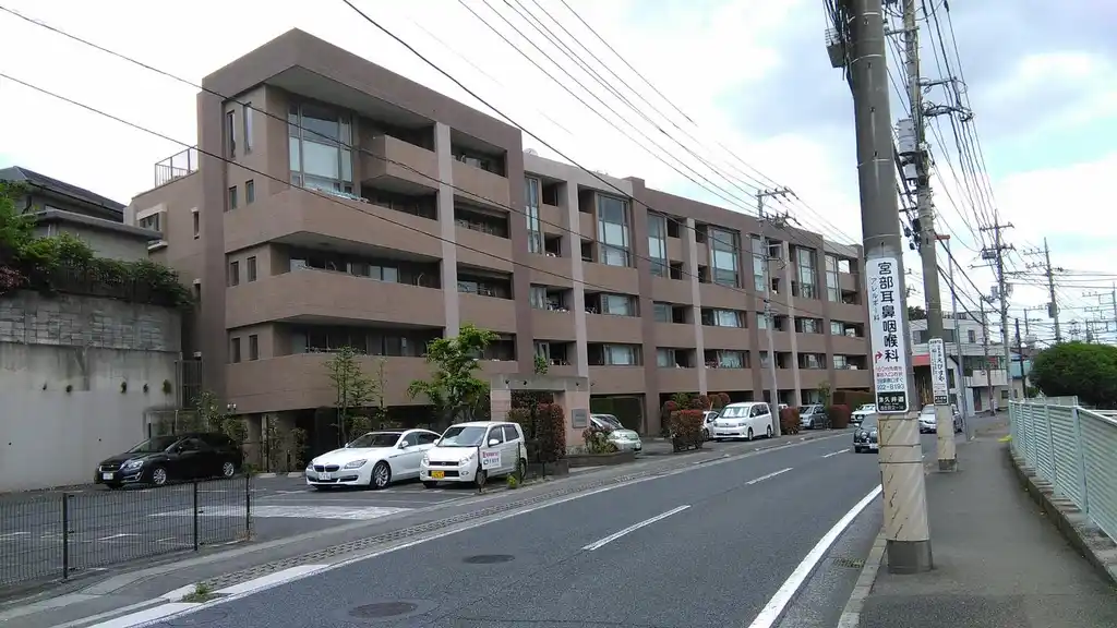 グラビスコート読売ランド前 外観