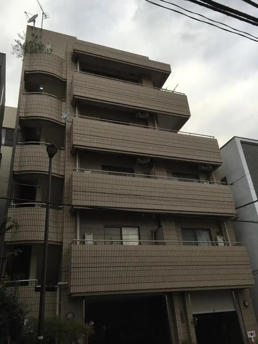 リバーハイツ万年 外観