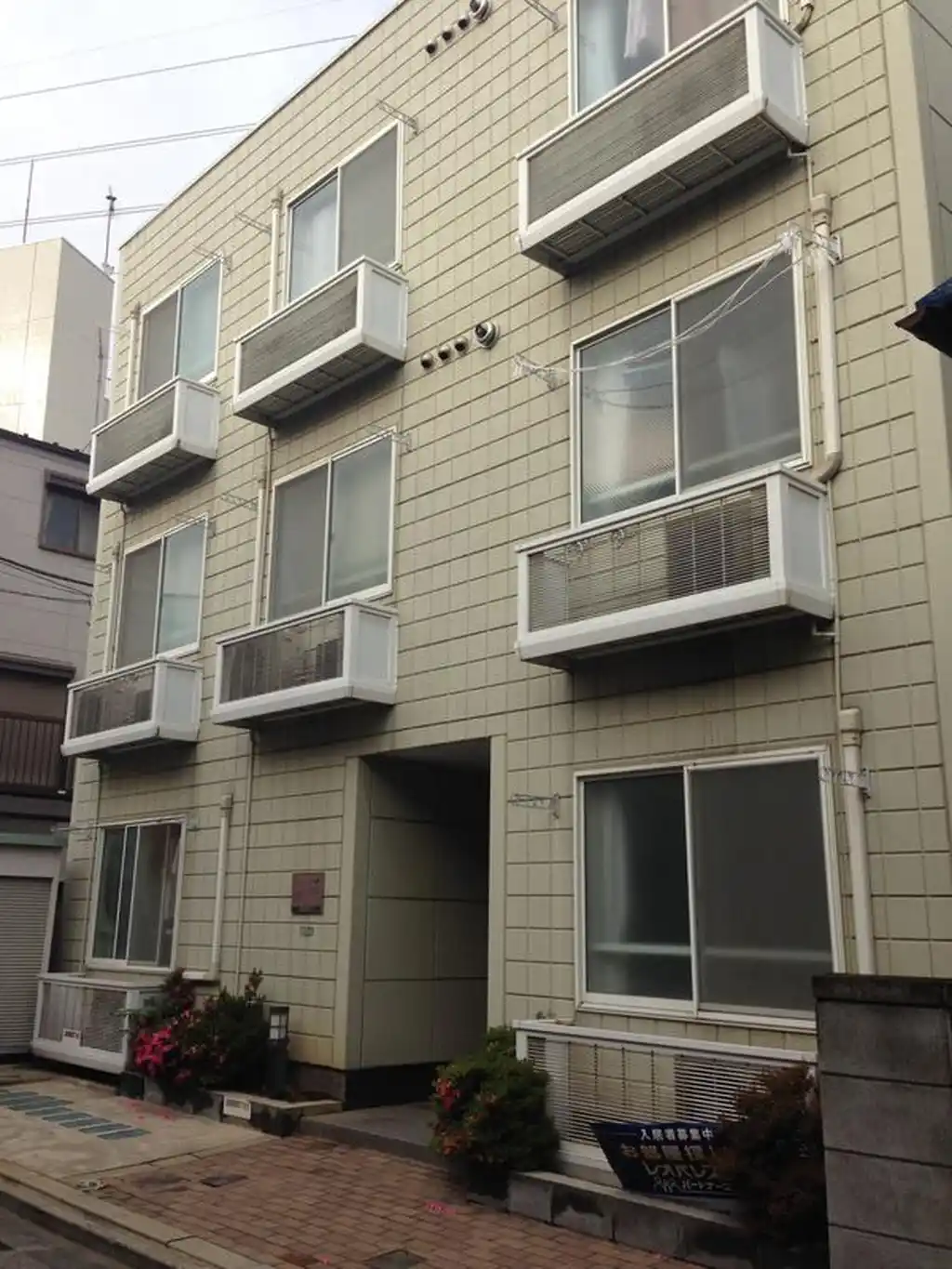 レオパレススターフィールド 外観