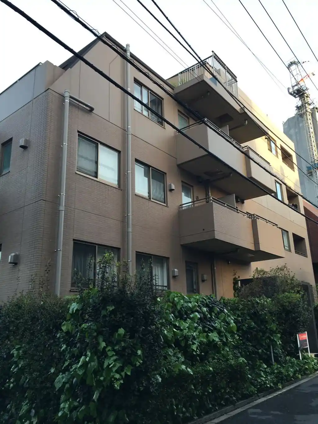 コートレアル三田綱町 外観