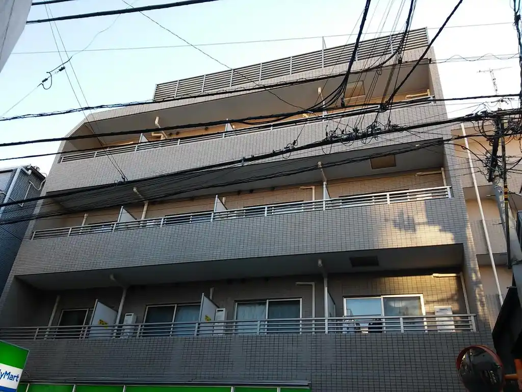 アロデミウ明大前 外観