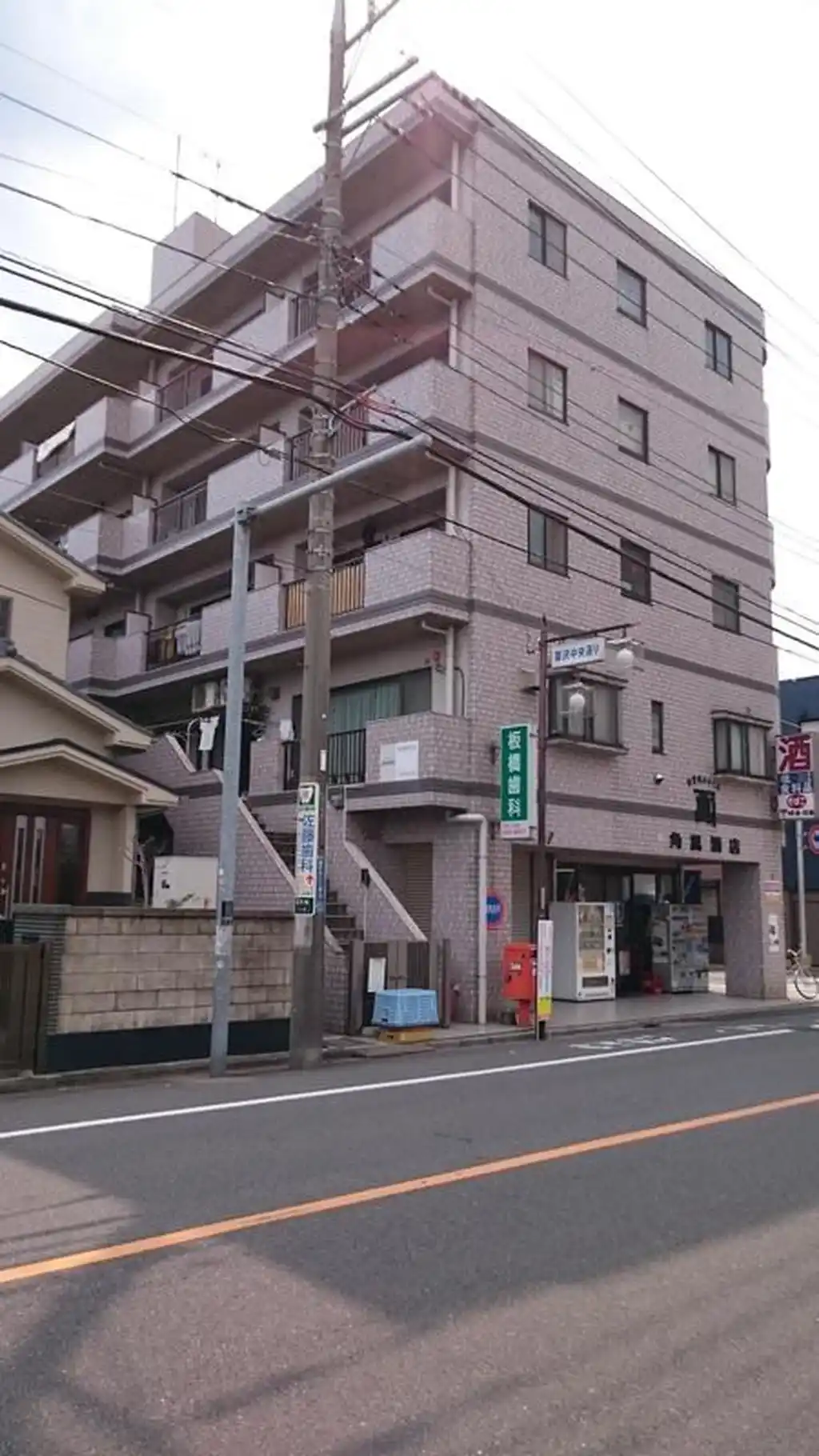 角ビル 外観