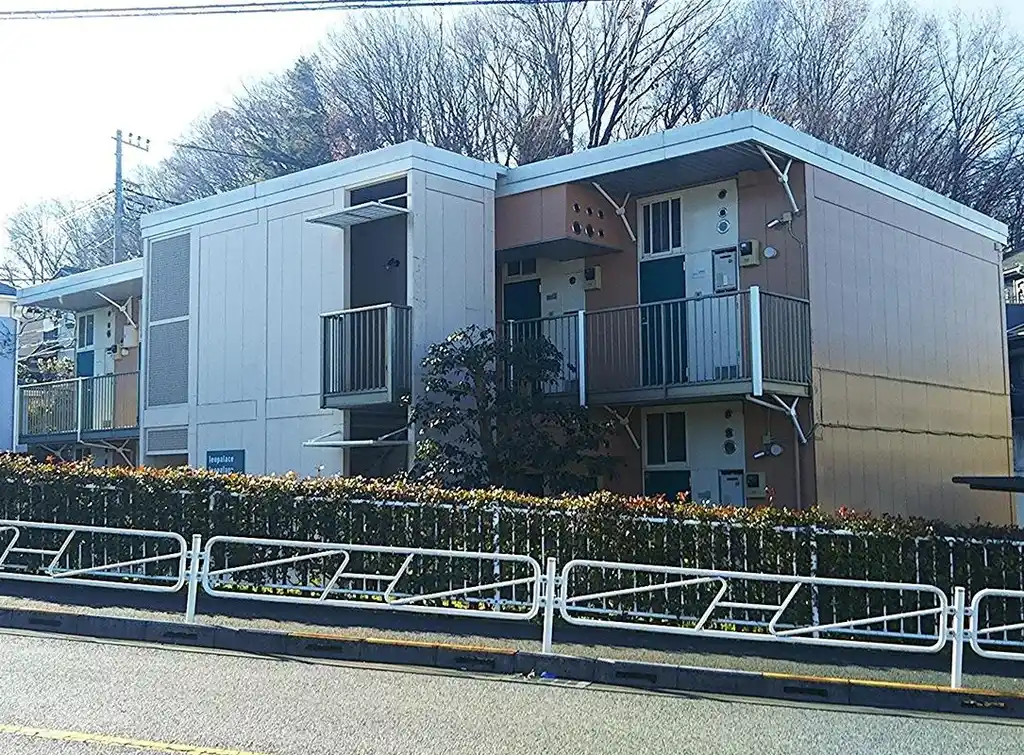 レオパレス東 外観