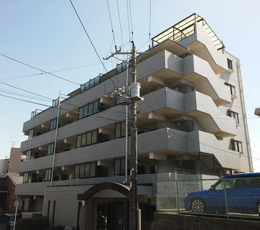 エレガンス伊勢原 外観