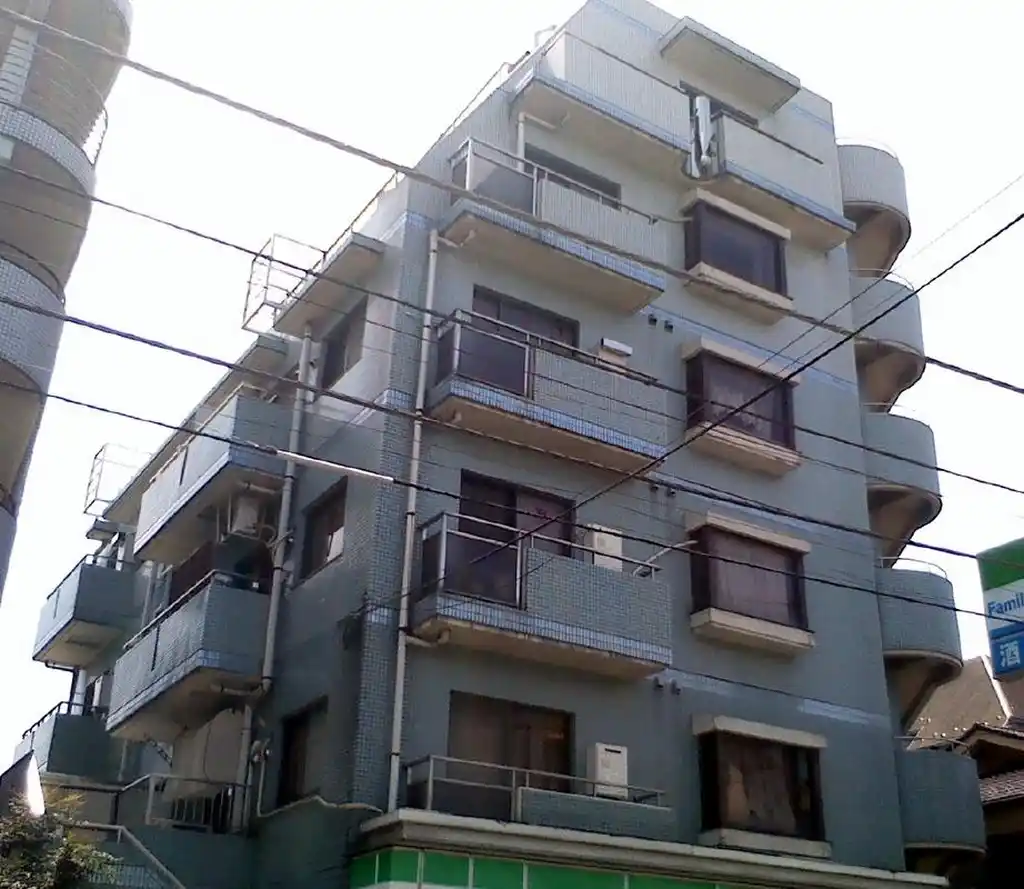 ラ・ルース国立 外観