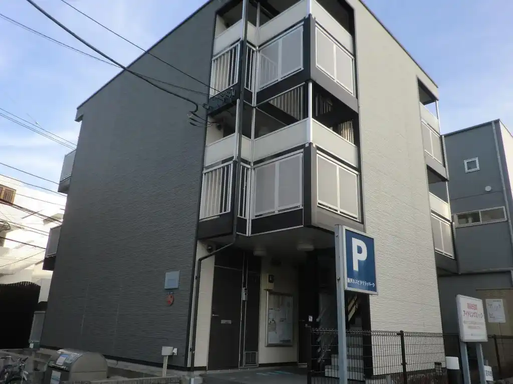 レオパレスルミナスハイム 外観