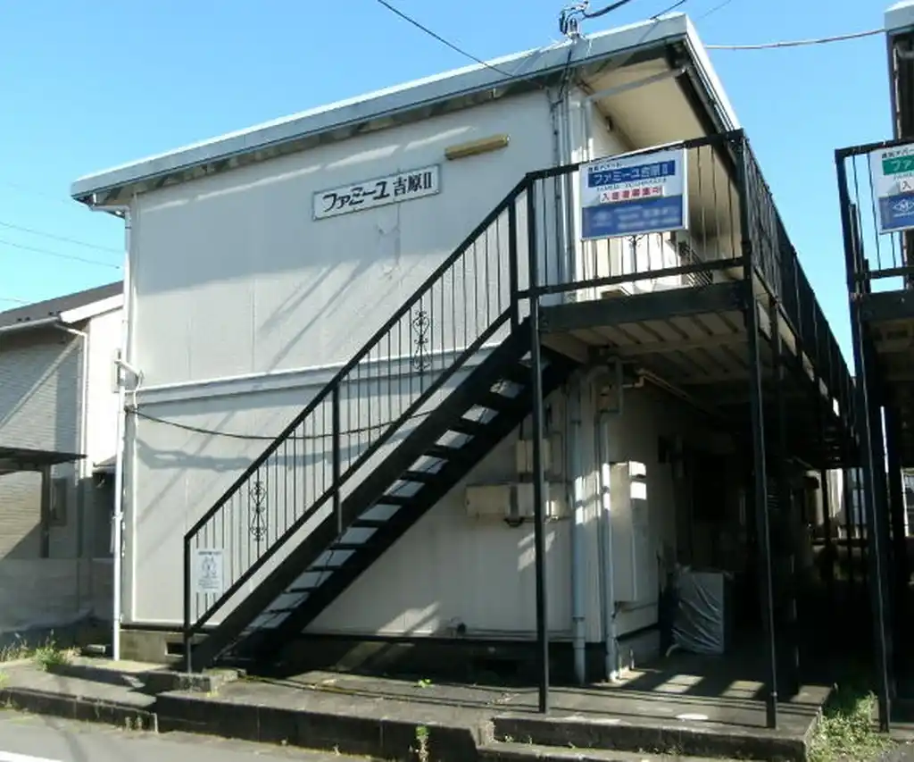 ファミーユ吉原2 外観