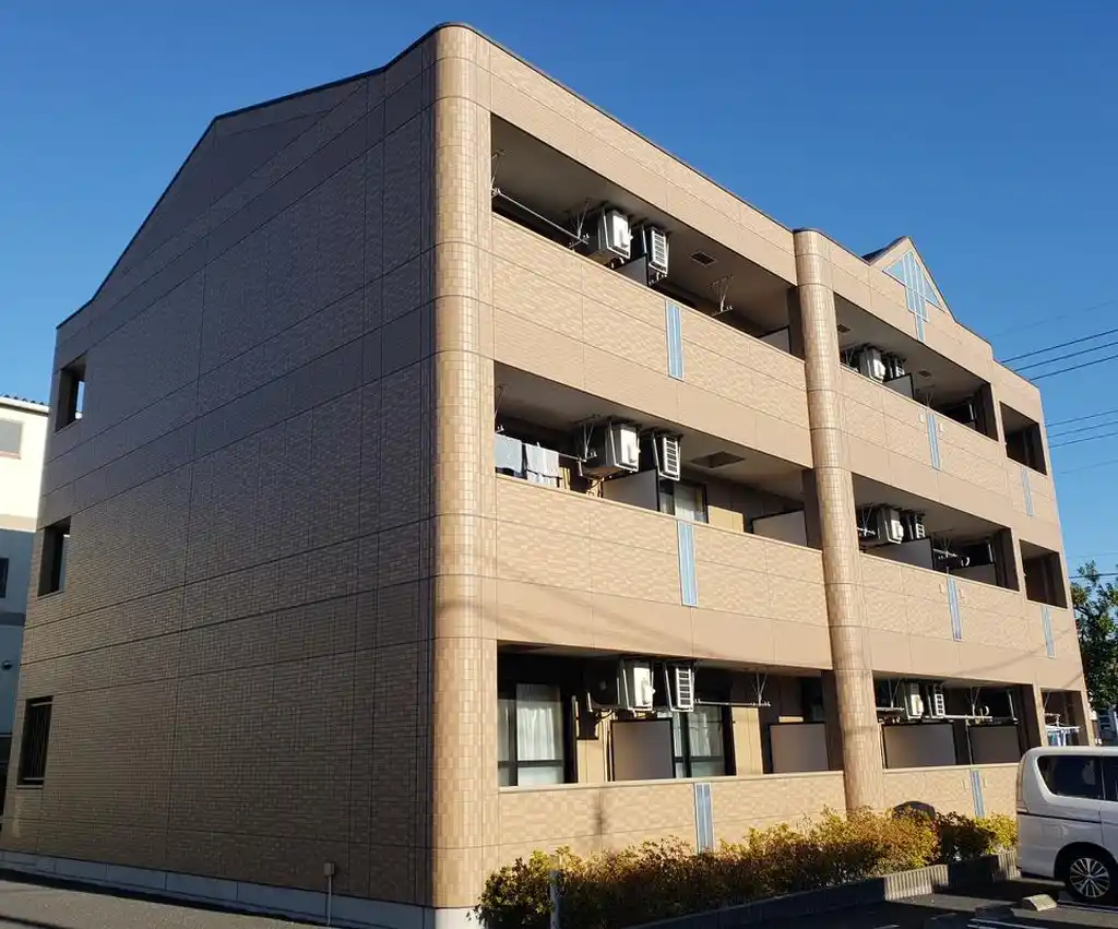 ワイ・エスクレシア 外観