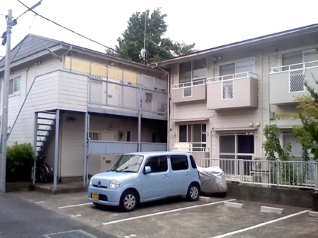 ホワイトビラ林間 外観