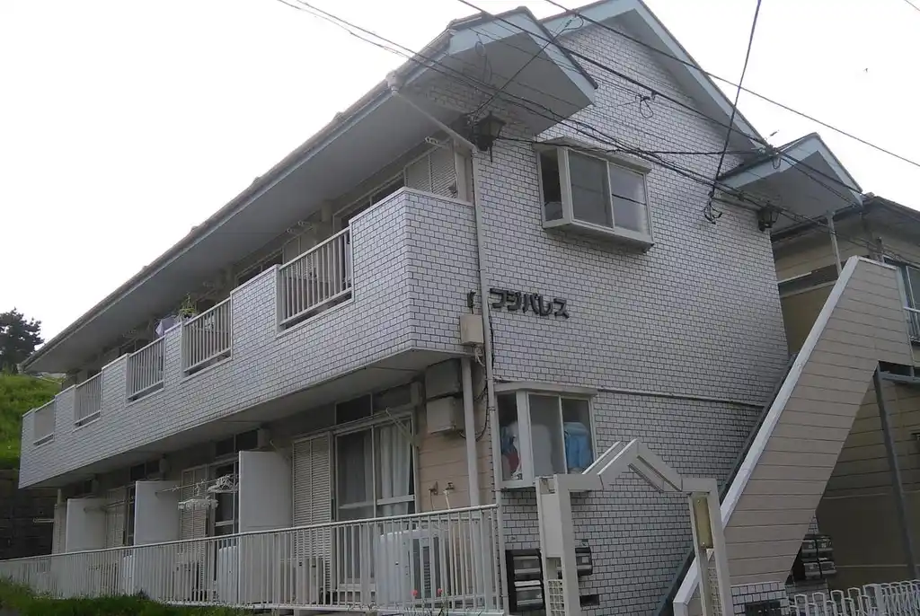 レオパレスフジパレス 外観