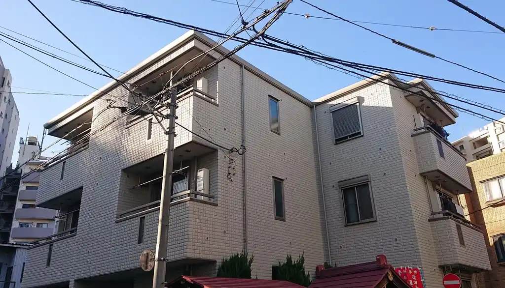 エスコート 外観