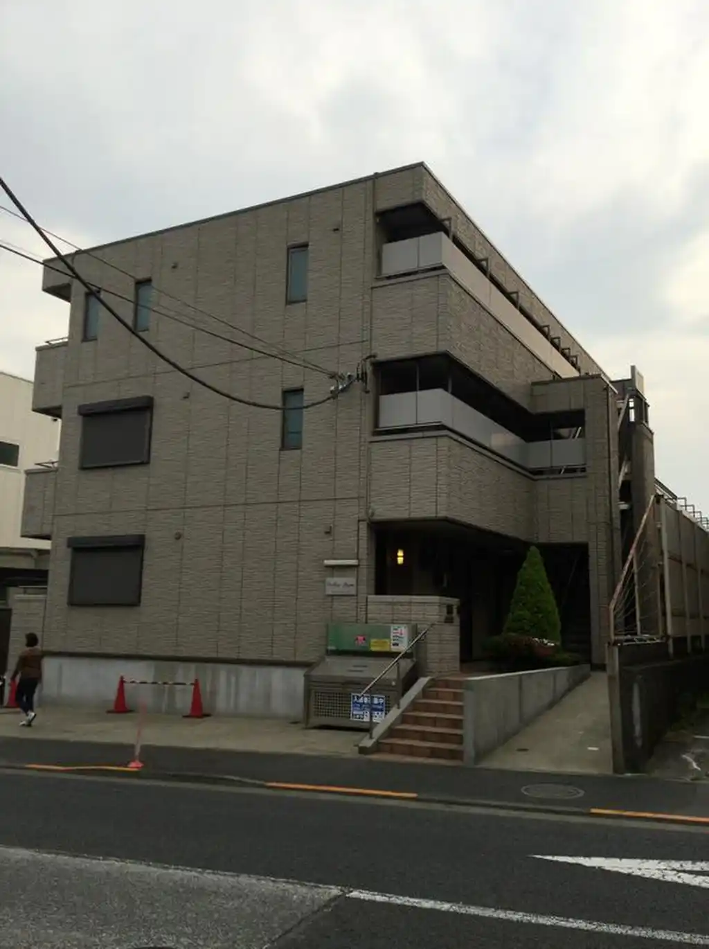 コリーヌスガイ 外観