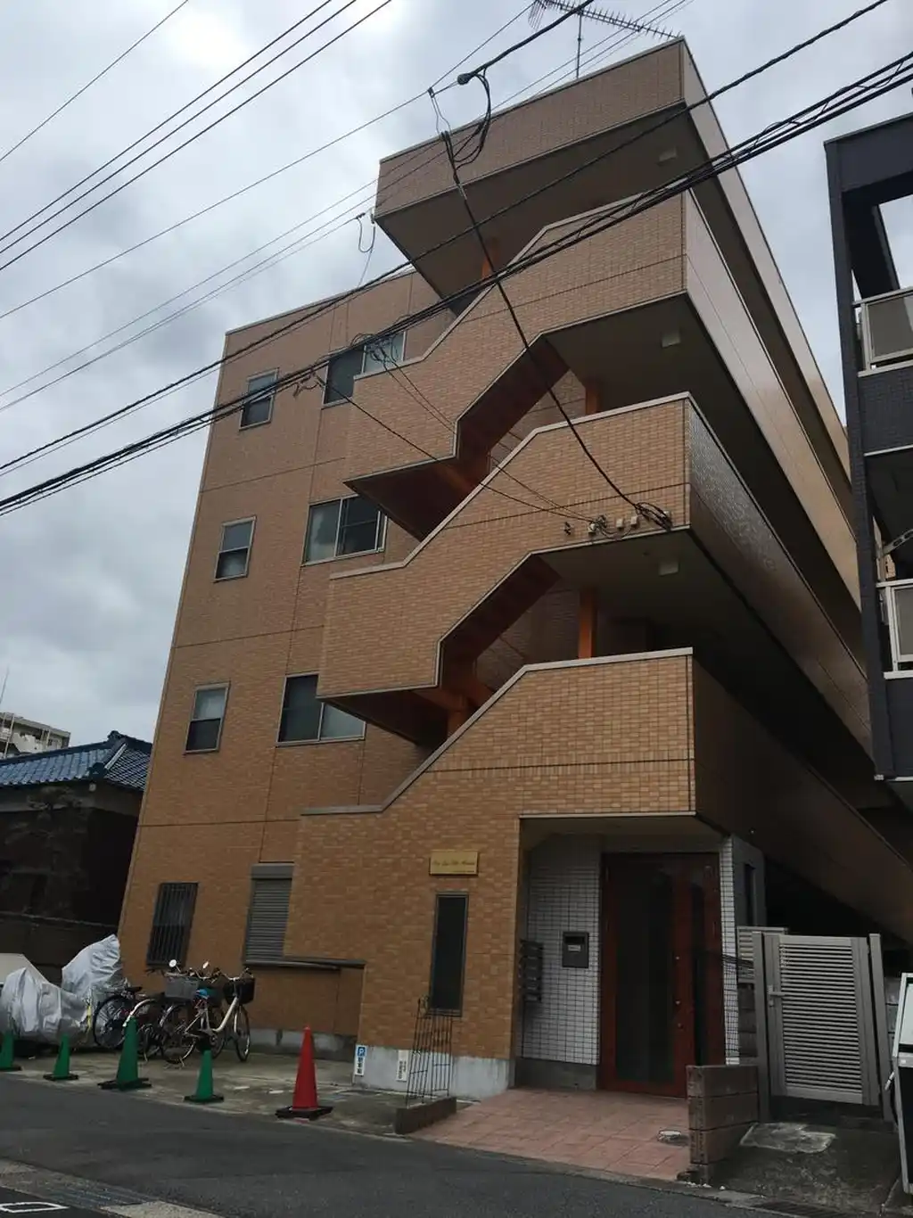 PARKLINEHILLSMAKUHARI 外観