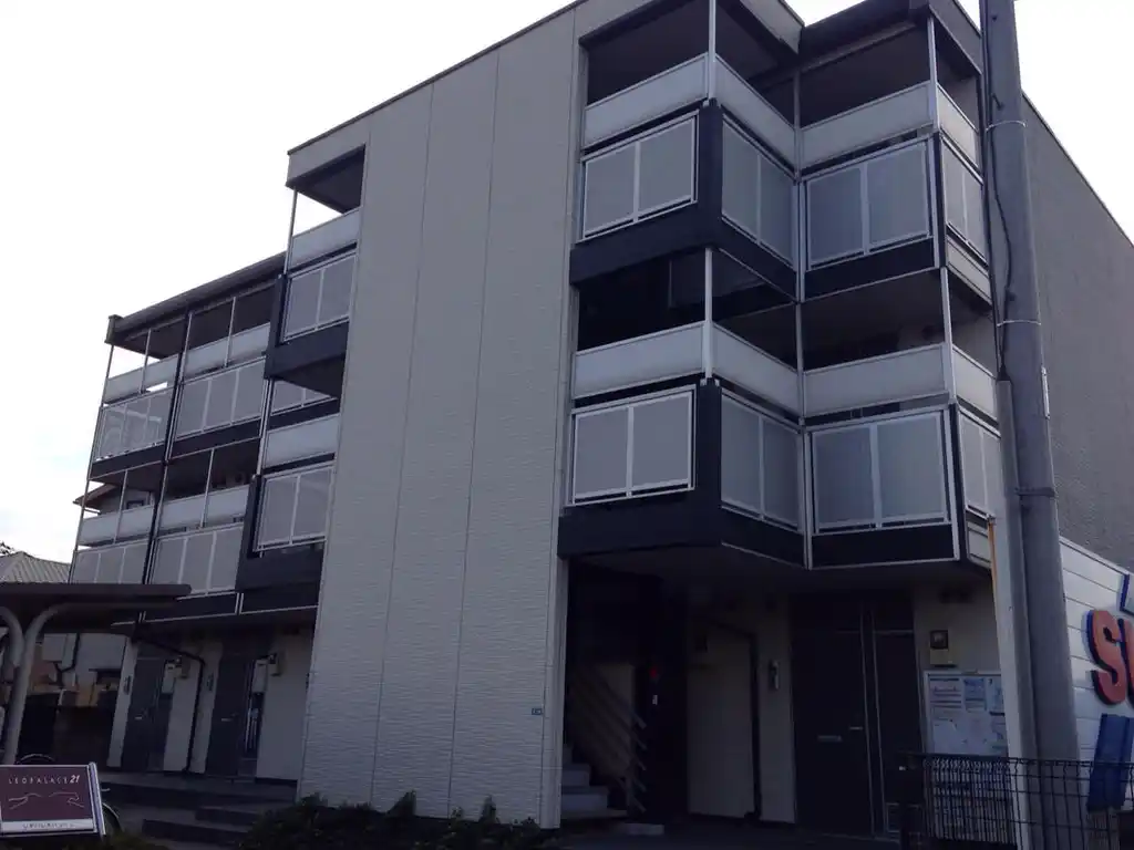 レオパレスバンリュ 外観