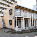 ファミーユ東和泉 外観