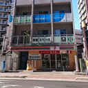 アーネスト川口 外観