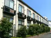 レオパレスラーク